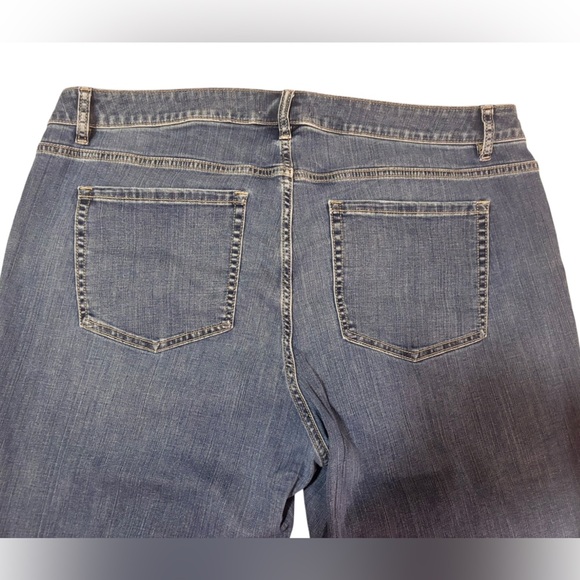 Lane Bryant Signature Fit Mid Rise Boot Cut Jeans Size 22 - Picture 2 of 7